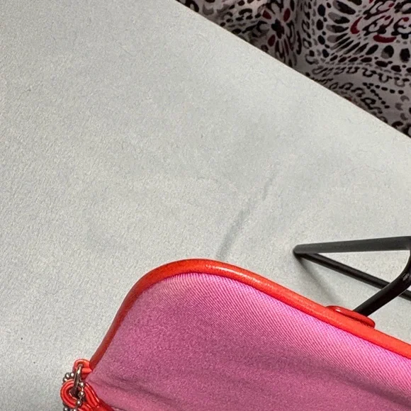 Coach Fab Field Pink Canvas Orange Leather Buckle Pockets Wristlet Vintage GUC - Picture 6 of 10